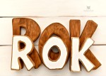 Napis ROK drewniany stojący