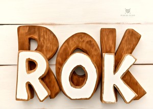 Napis ROK 25cm biały / brąz