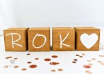Drewniane kostki z napisem ROK 10x10cm