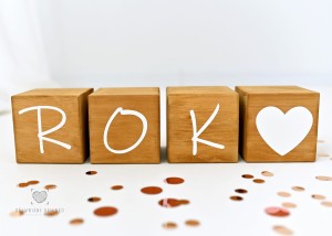 Drewniane kostki z napisem ROK 10x10cm