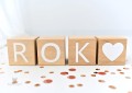 drewniane kostki -rekwizyty do sesji roczkowych 4 szt 10x10cm